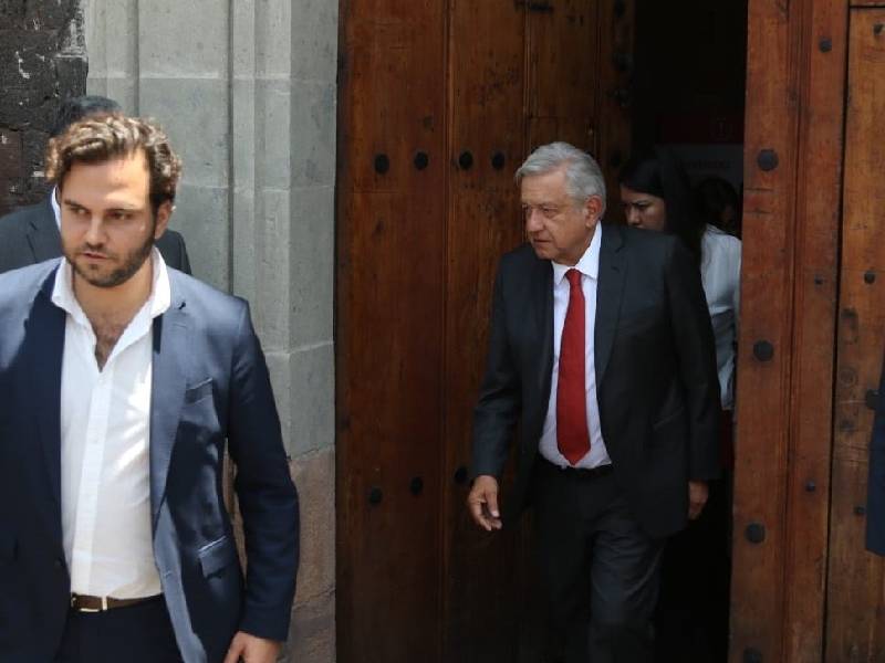 AMLO promete a los empresarios que no habrá incremento de impuestos