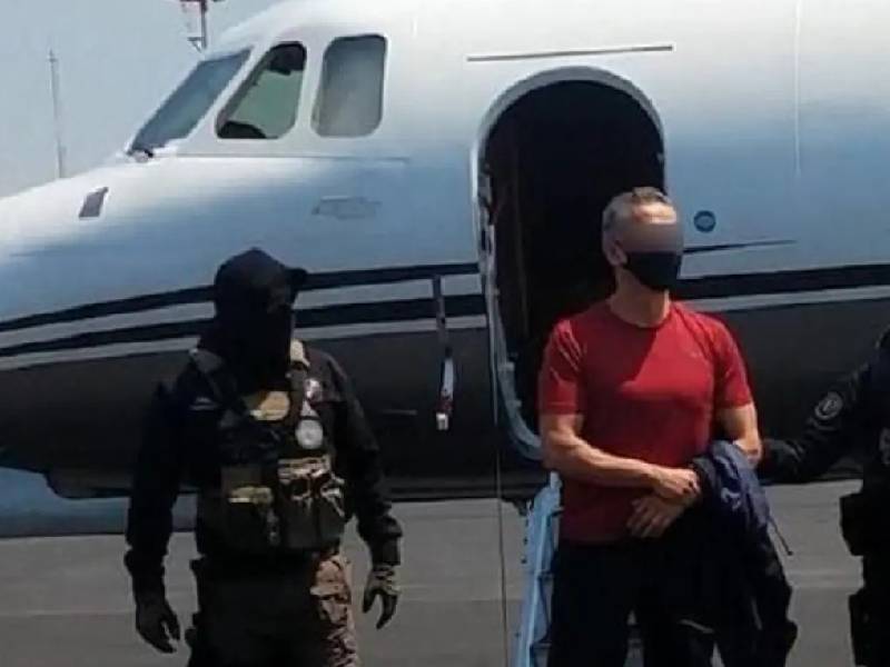 Trasladan al exgobernador Roberto Sandoval y su hija a nayarit desde Nuevo León