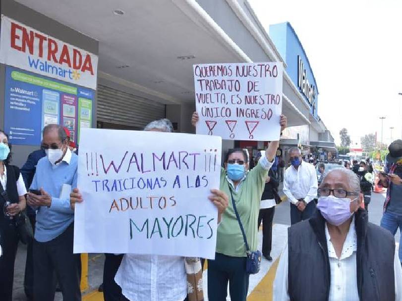 ¡Abuelitos sin trabajo! Walmart ya no permitirá empacadores
