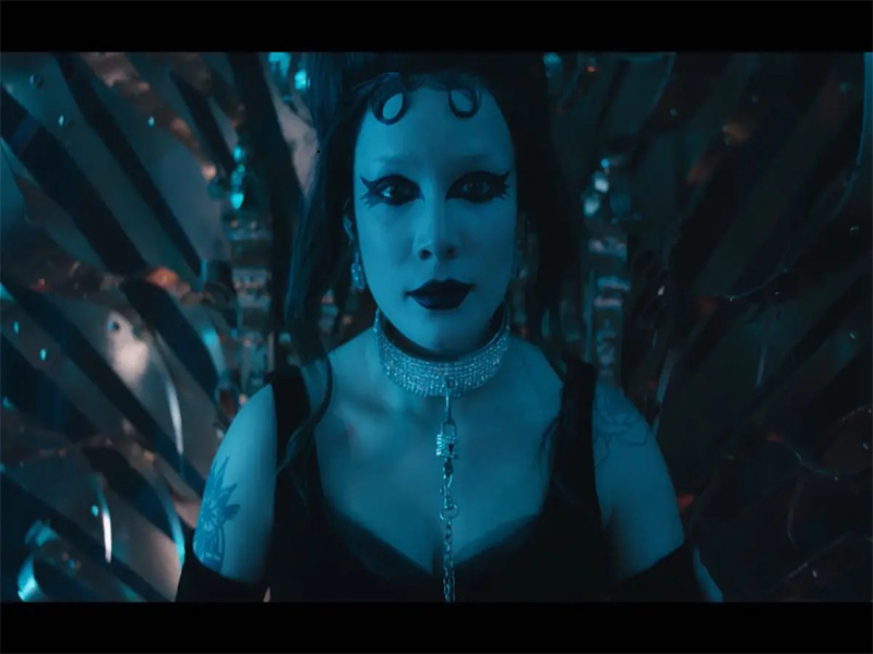 Halsey presenta el tráiler de If I CanÔÇÖt Have Love, I Want Power
