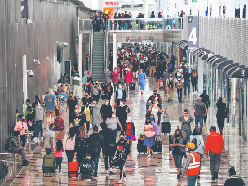 Activan vuelos con un sistema análogo en AICM