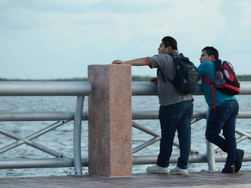 Advierten de pesca furtiva en malecón Tajamar