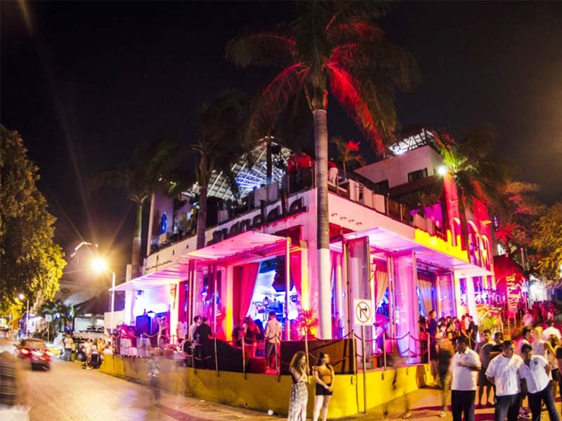 Comercios playenses no respetan los horarios permitidos