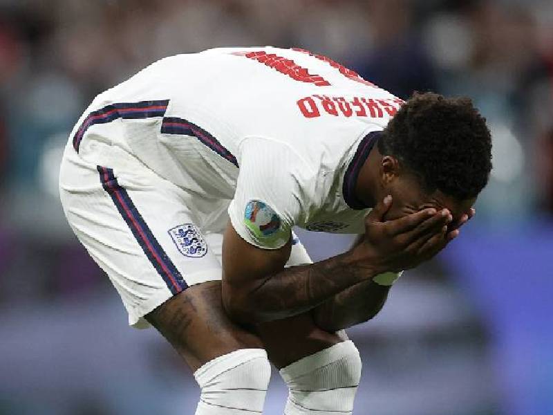 Manchester United respalda a Rashford y condena el racismo