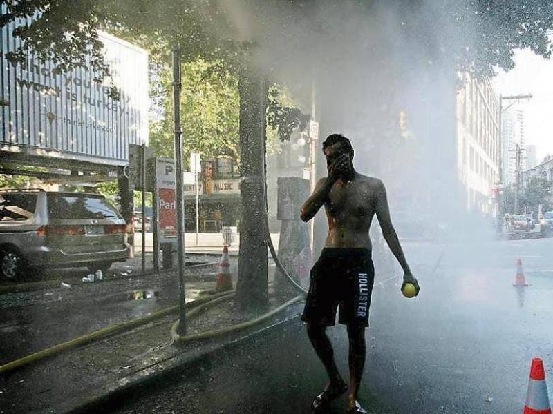 Muertes e incendios; onda de calor arrastra a Canadá y EU