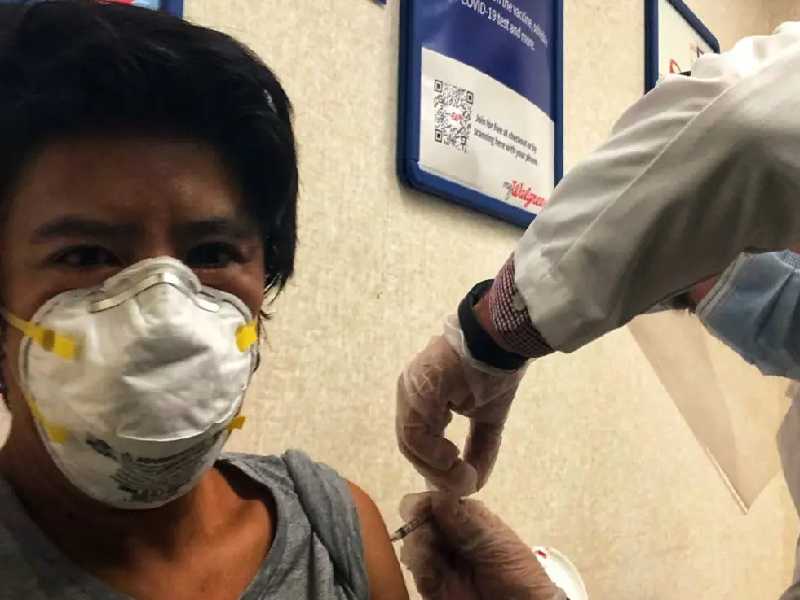 Critican a investigadora del Cinvestav, se vacuna en EU dosis "no rebajada y no Cansino"