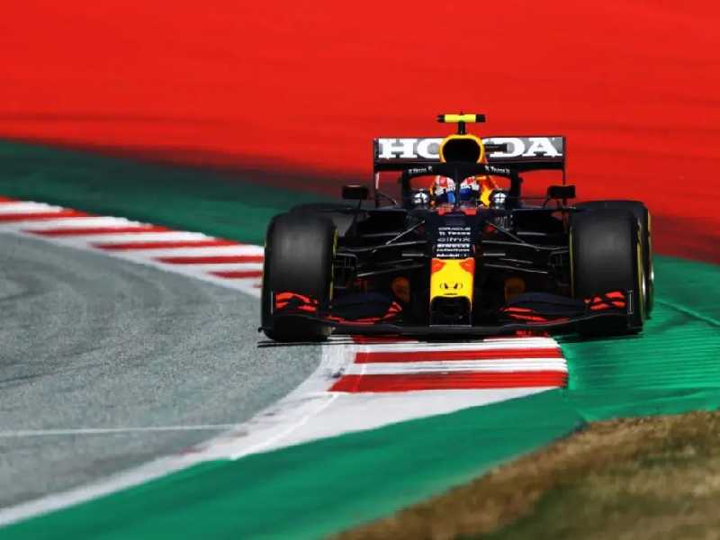 Checo se disculpa tras causar salida de Charles Leclerc de la pista en F1
