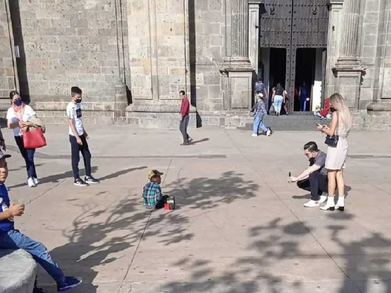 "Whitexicans en estado salvaje": critican a pareja que tomó foto a niño