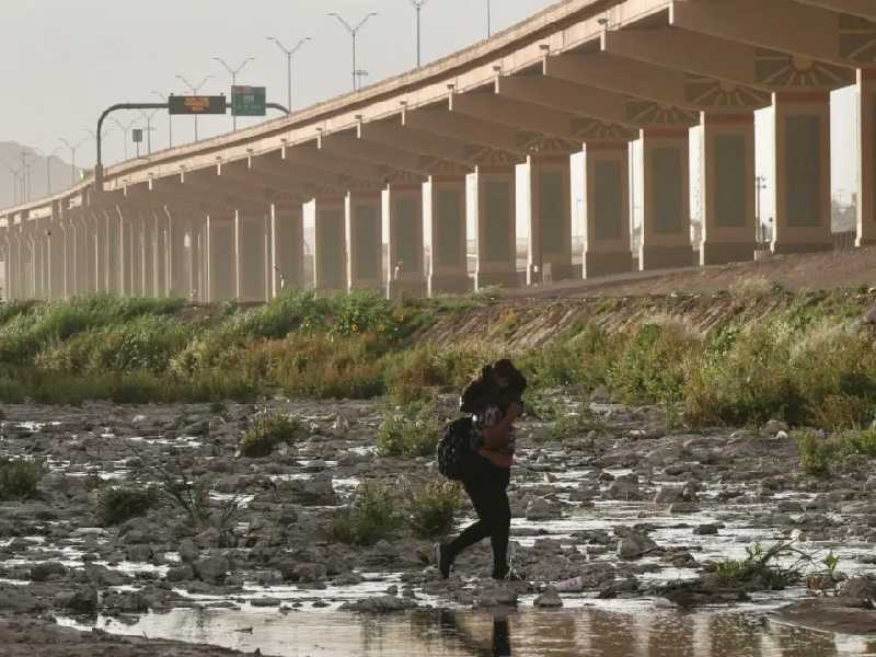 Migrante pierde a sus gemelos tras ser deportada en la frontera