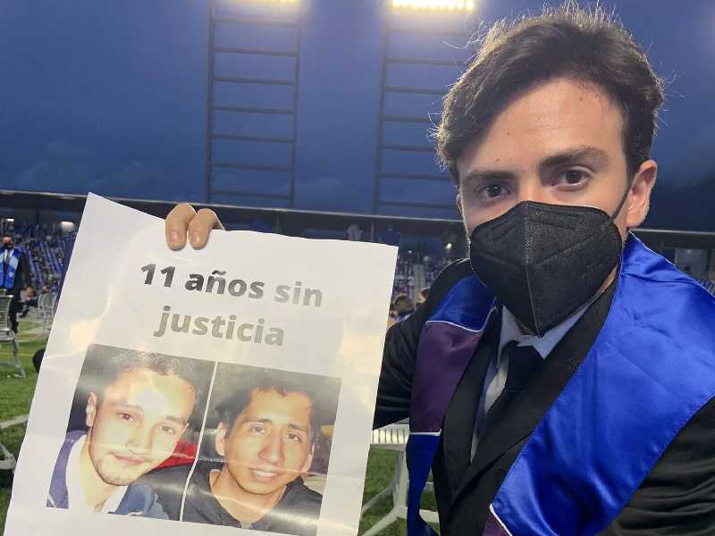 "Me acaban de dar mi título, pero no importa: 11 años sin justicia"