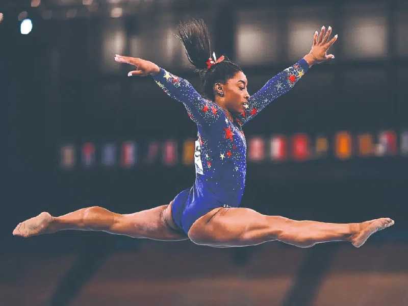 Simone Biles dijo sentir el "peso del mundo" por su participación en Tokio