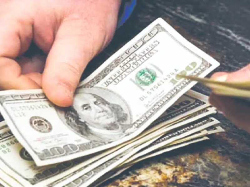 Peso hila tercera jornada de pérdidas ante el dólar