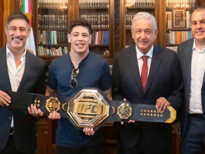 Brandon Moreno, campeón mundial de la UFC, visita a AMLO