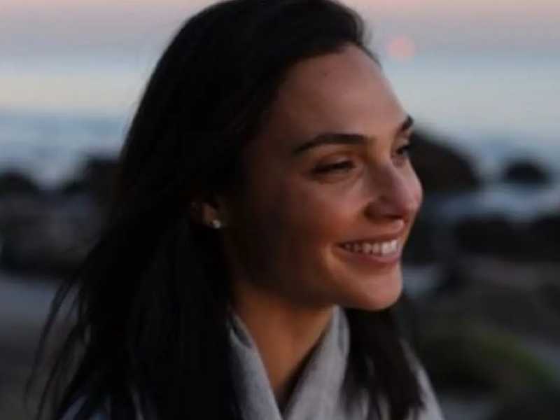 Con foto enternecedora Gal Gadot presenta a Daniella, su tercera hija