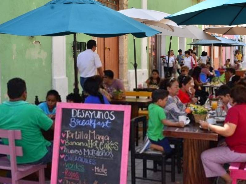 Restauranteros no ven mal que clientes entreguen certificado de vacunación
