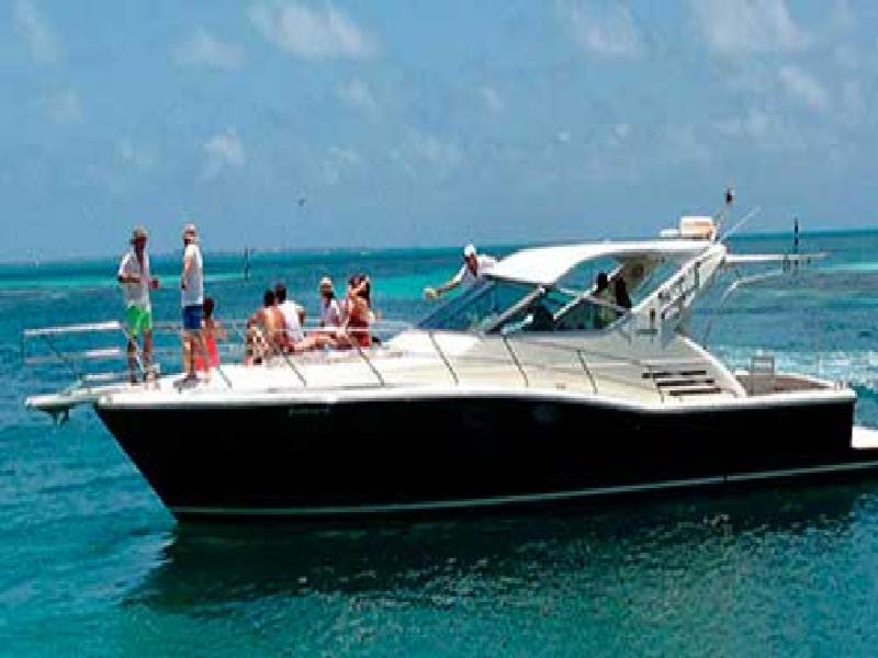 Violan yates área Natural Protegida en Cancún e Isla Mujeres
