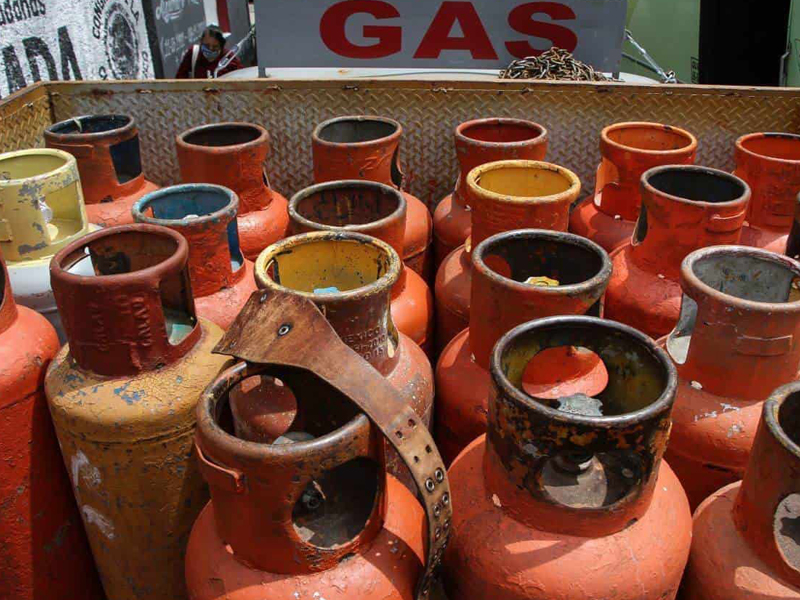 Gas