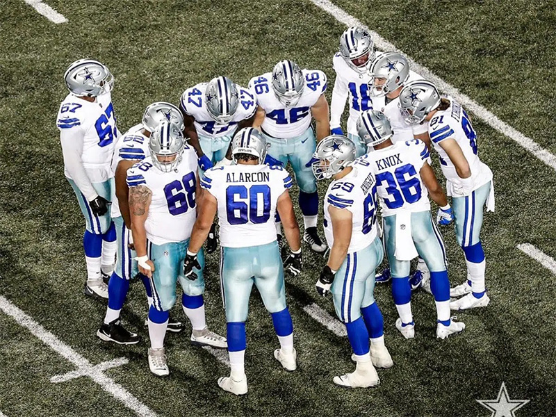 Isaac Alarcón en espera de figurar en el roster de Cowboys