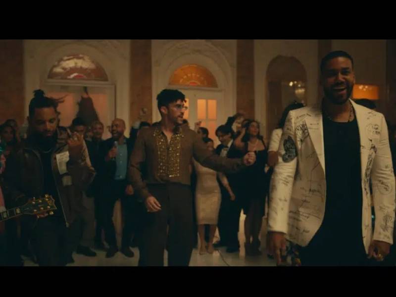 Bad Bunny y Aventura estrenan ÔÇ£VolvíÔÇØ y las redes enloquecen