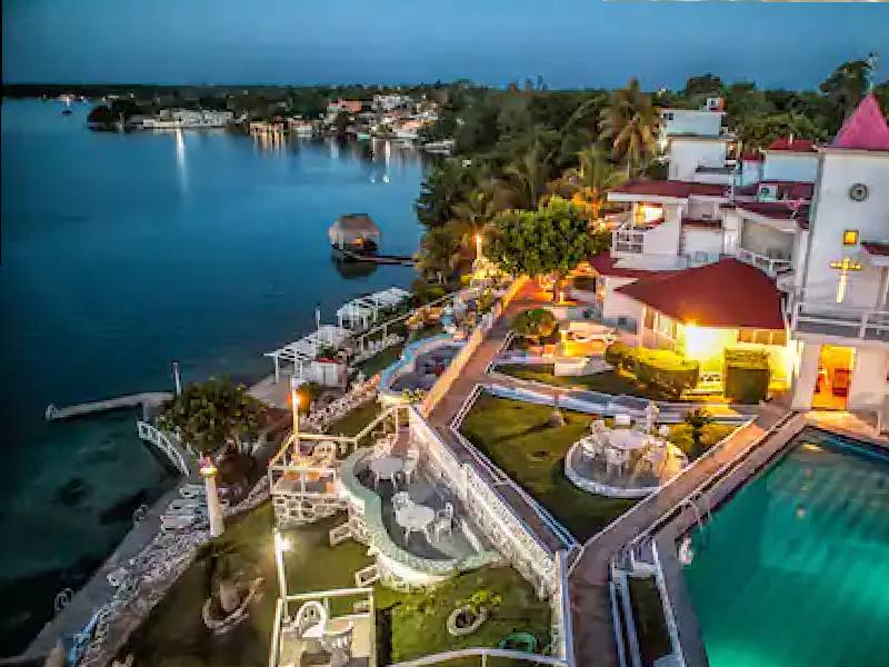 Hoteleros de Bacalar piden certificados de vacunación a colaboradores