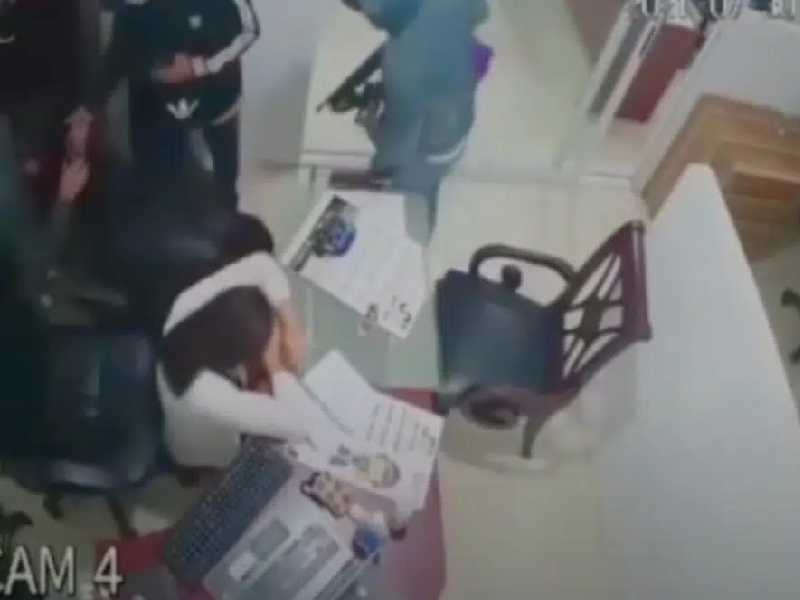 VIDEO: Empleados de gasera son asaltados por supuesto grupo armado