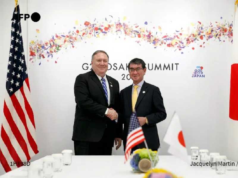 EU busca botella de whisky de 5,800 dólares donada por Japón a Pompeo