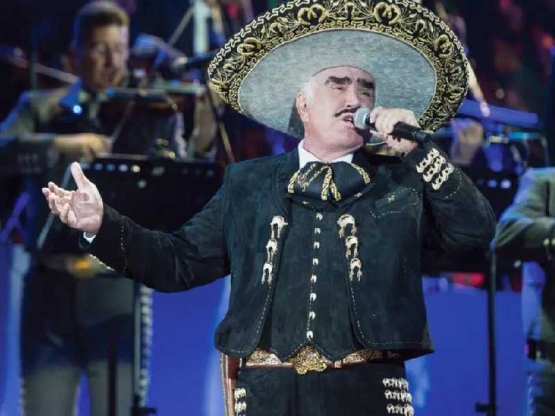 Vicente Fernández registra evolución "muy favorable"