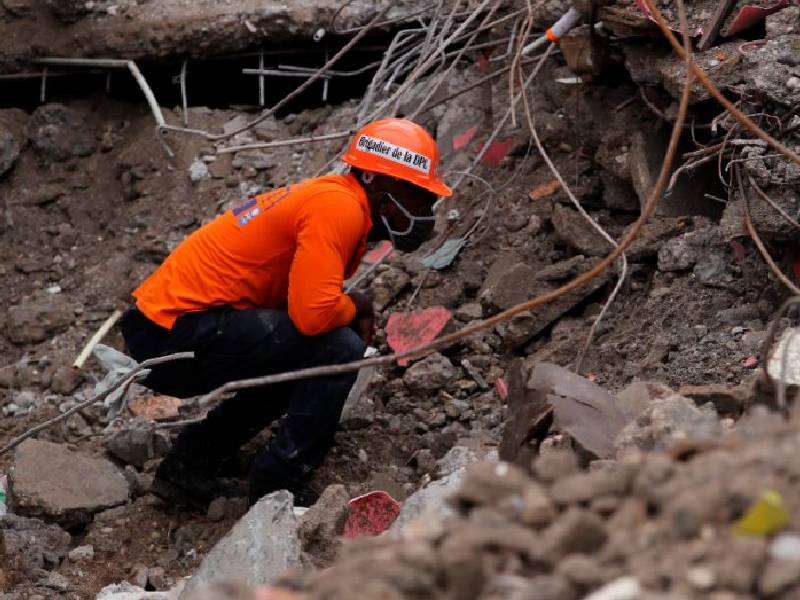 Topos mexicanos apoyan en labores de rescate en Haití