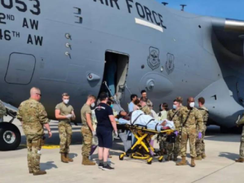 Afgana da a luz durante vuelo de evacuación hacía Alemania
