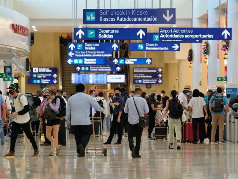 Mexicanos aguardan por viajar al caribe