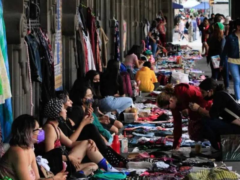 Durante julio, se incrementó la tasa de informalidad laboral, principalmente en mujeres, a pesar de la mejoría en los niveles de empleo, al contabilizar 56.4 millones de personas que tienen trabajo, informó el Inegi