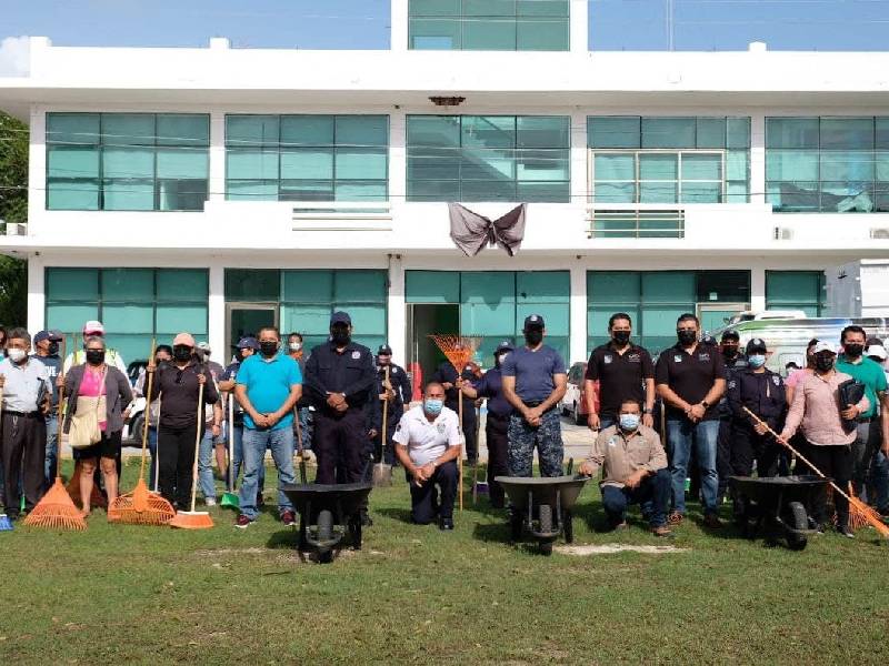 Implementa gobierno de Laura Fernández mega operativo de limpieza de Puerto Morelos