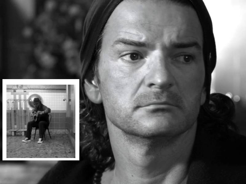 VIDEO: Ricardo Arjona canta en el metro de Nueva York; fue ignorado