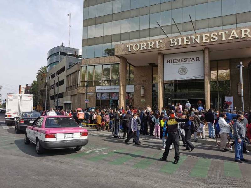 Desalojan torre de la Secretaría de Bienestar por supuesto reporte de artefacto explosivo