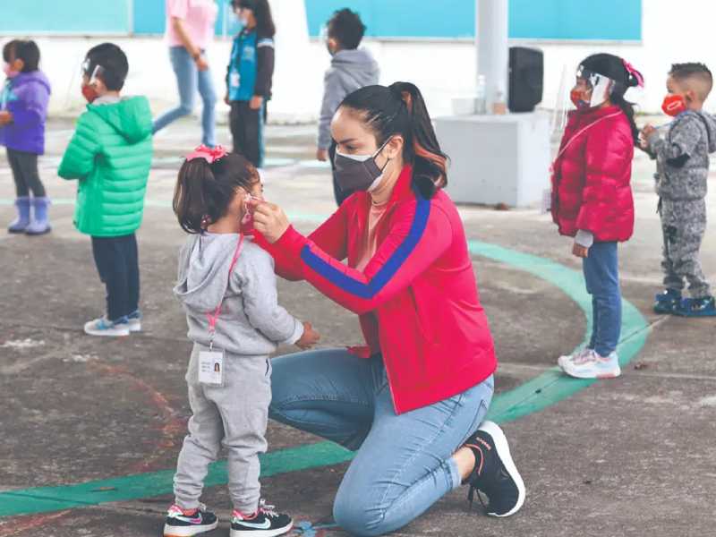 Nerviosos, pero con todas las medidas, regresan a clases presenciales