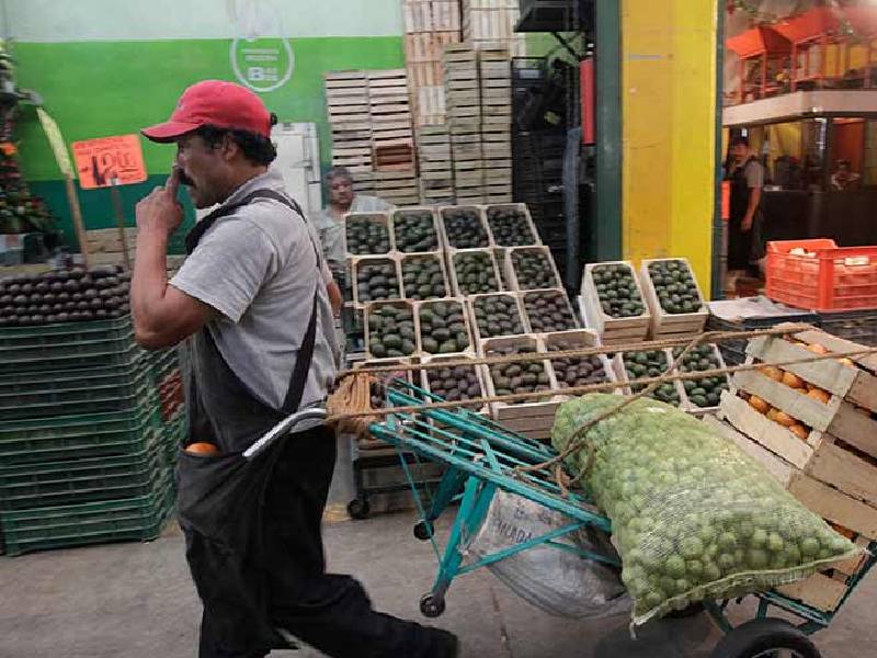 Video. Imágenes fuertes. Detienen a hombre que ÔÇ£guardabaÔÇØ cabeza humana en Puebla