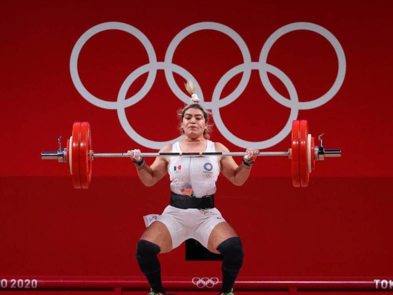 La halterista Aremi Fuentes le da la tercera medalla de bronce a México