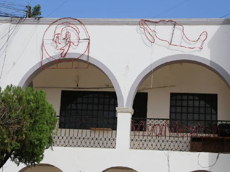 Por carencias de presupuestos, reciclan adornos patrios en José María Morelos