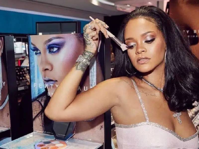 Sin cantar Rihanna se convierte en la cantante más rica del mundo