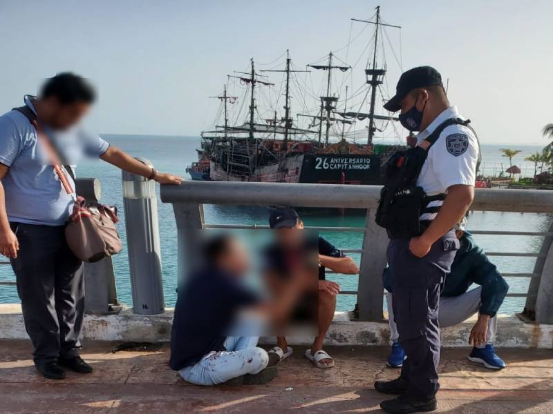 Evitan tragedia en Puente Calinda en ZH; joven intentaba suicidarse