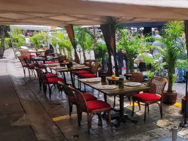 Aperciben a 16 restaurantes por obstruir pasos peatonales en Polanco