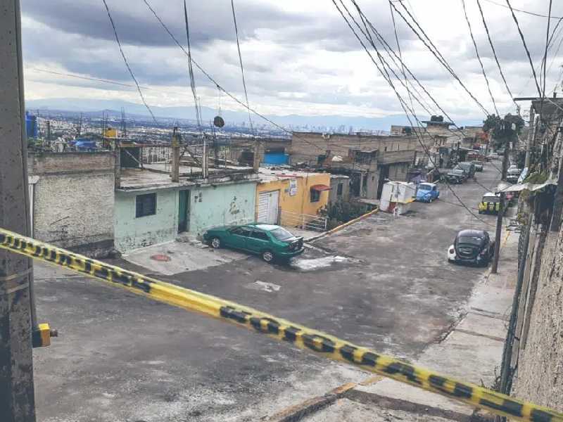 Habitan en las faldas de la sierra con incertidumbre
