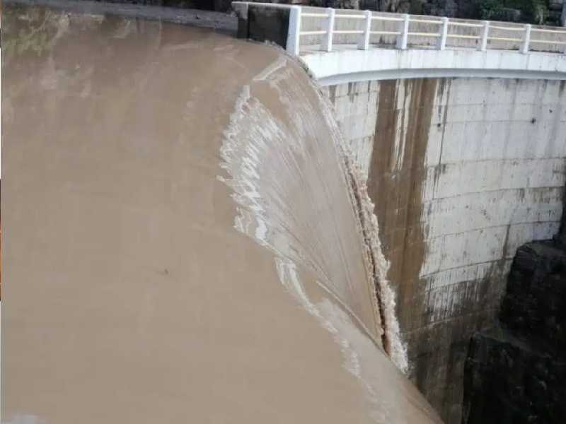 Lluvias pegan a Aguascalientes y desbordan presa San Blas
