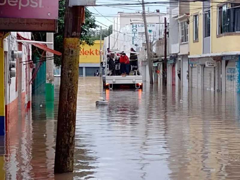 Lluvias vuelven a inundar el centro de Tula y el tianguis municipal