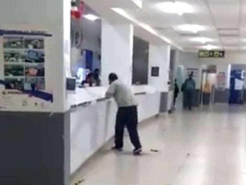 Hombre intenta quitarse la vida