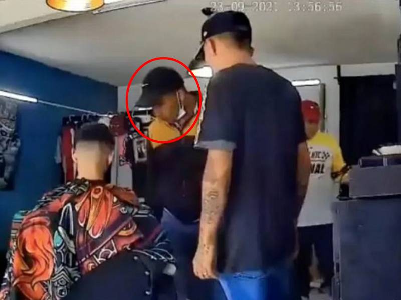 Asaltan por tercera vez seguida una barbería en Edomex