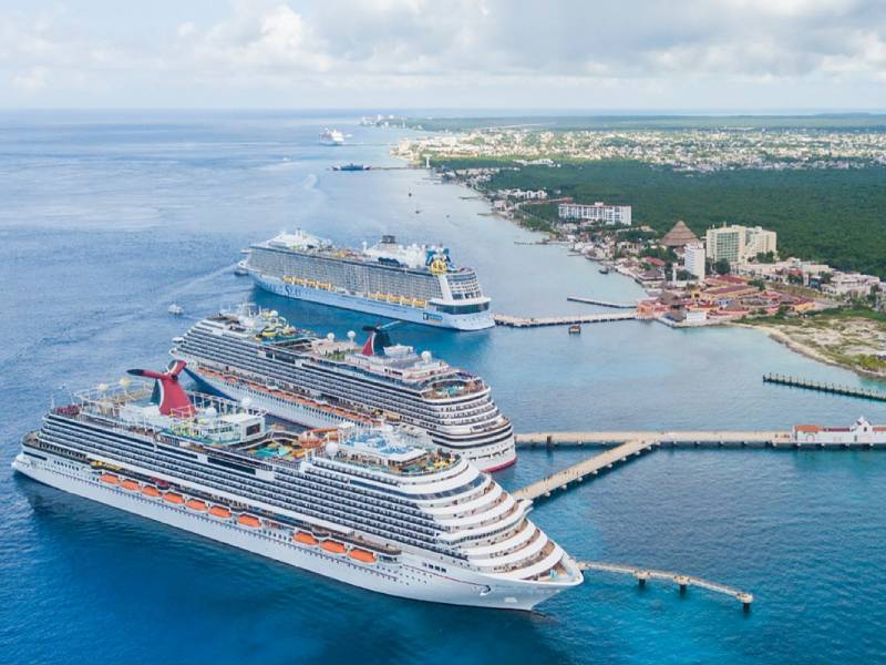 Hoteles flotantes en Cozumel