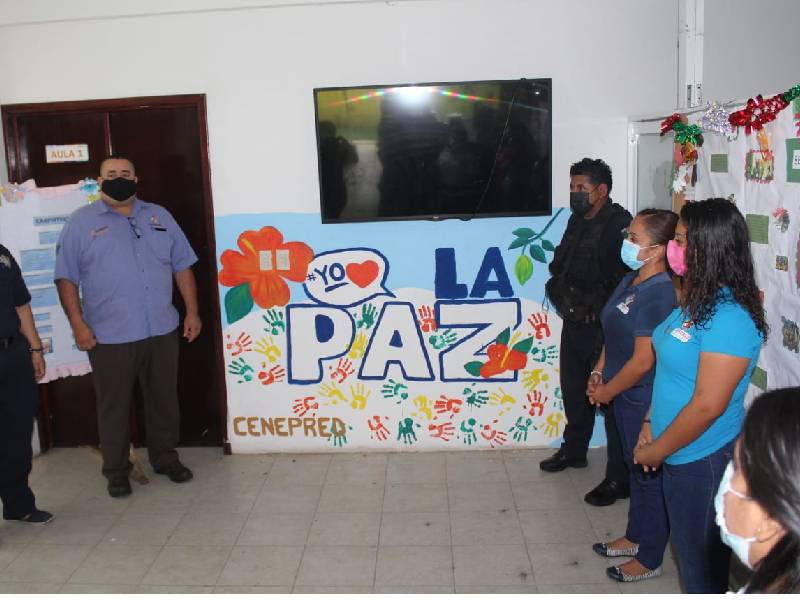 Mural ÔÇ£Por una cultura de pazÔÇØ