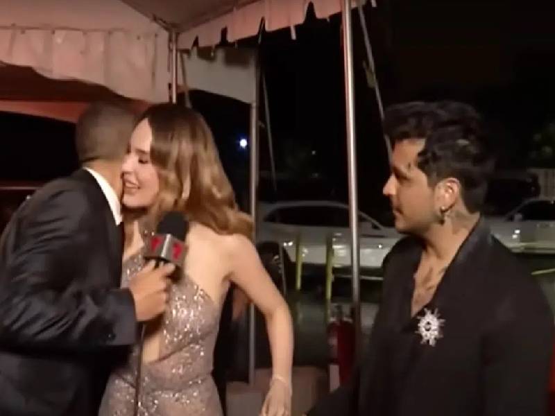 VIDEO. ¿Tóxico? Exhiben a Nodal ÔÇ£celandoÔÇØ a Belinda en los Billboard
