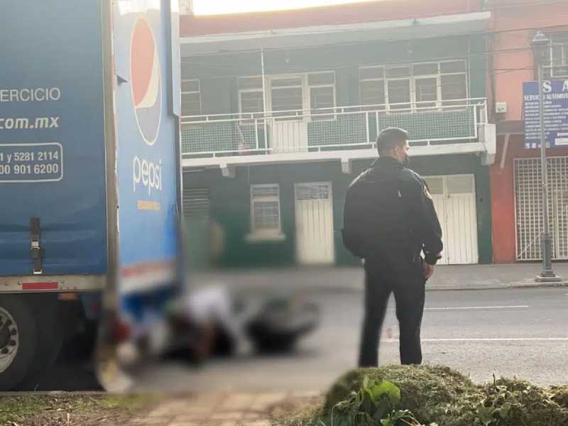 Muere motociclista en Iztacalco tras impactarse contra camión repartidor